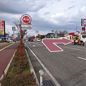 スシローのある交差点を右折します